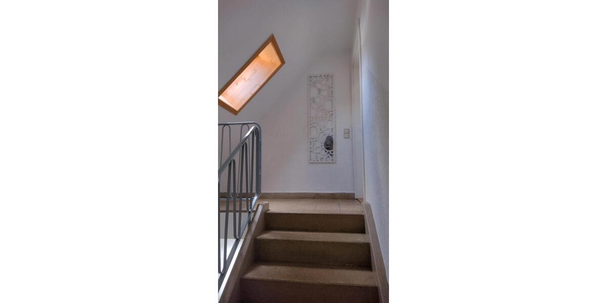 Dachgeschoßwohnung Bad Urach - 2.5 Zimmer, 85 m&sup2;, 229.000&euro; | Angebot:25546362