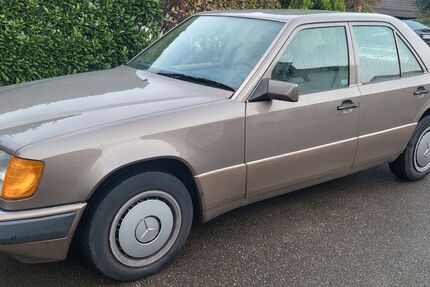 Mercedes-Benz 230 242.186 km 6.500 &euro; Dettenhausen 72135