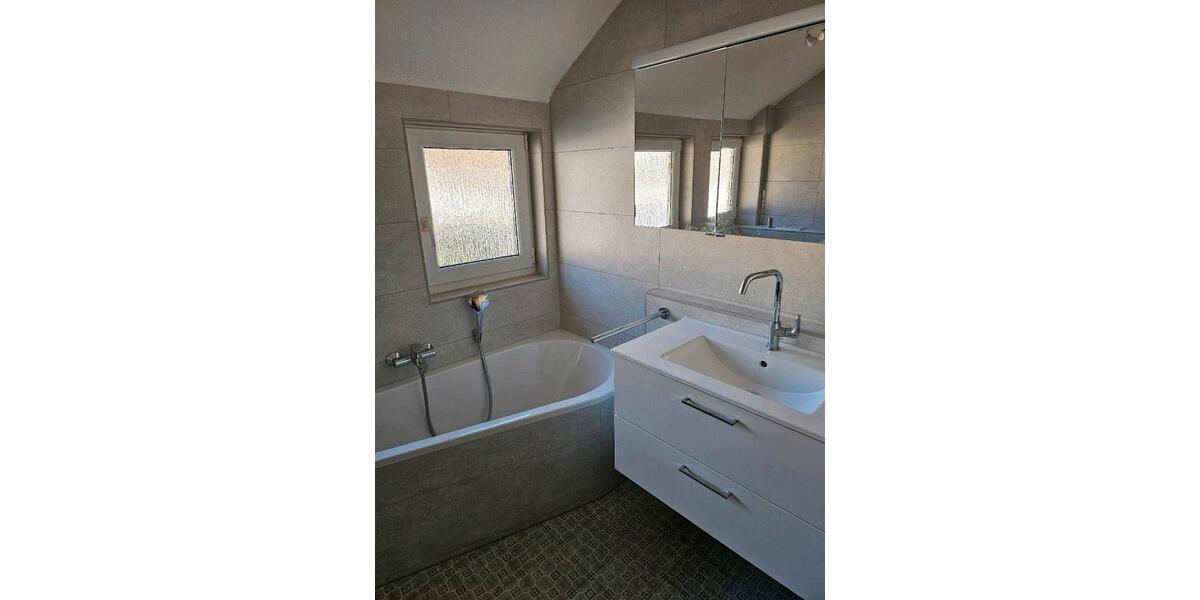 Dachgeschoßwohnung Bad Urach - 2.5 Zimmer, 85 m&sup2;, 229.000&euro; | Angebot:25546362