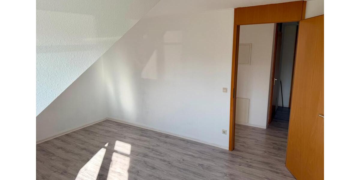 Dachgeschoßwohnung Sindelfingen Darmsheim - 3 Zimmer, 78 m&sup2;, 300.000&euro; | Angebot:26987220