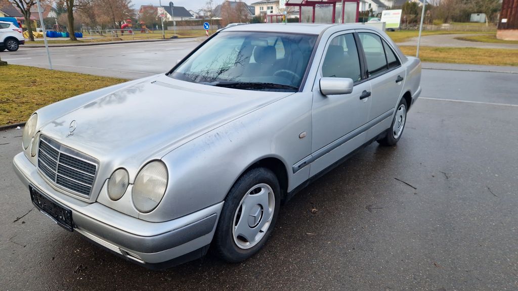 Mercedes-Benz E 200 134.200 km 4.999 &euro; Rangendingen 72414