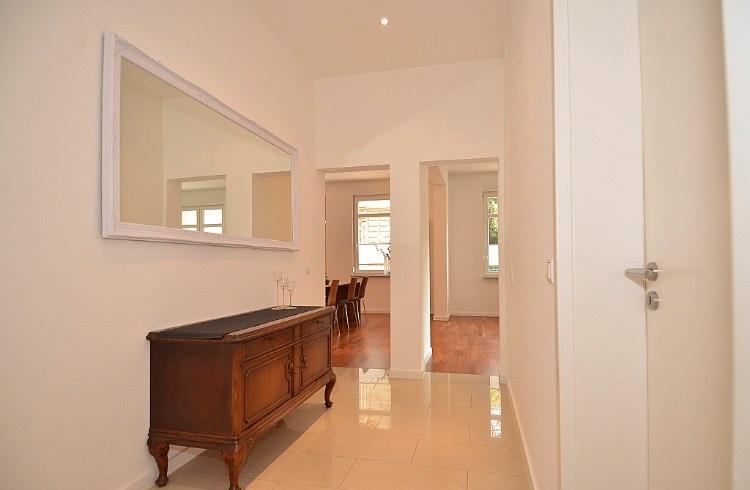 Hochparterre Stuttgart Stuttgart-Süd - 4 Zimmer, 104 m&sup2;, 520.000&euro; | Angebot:26851522