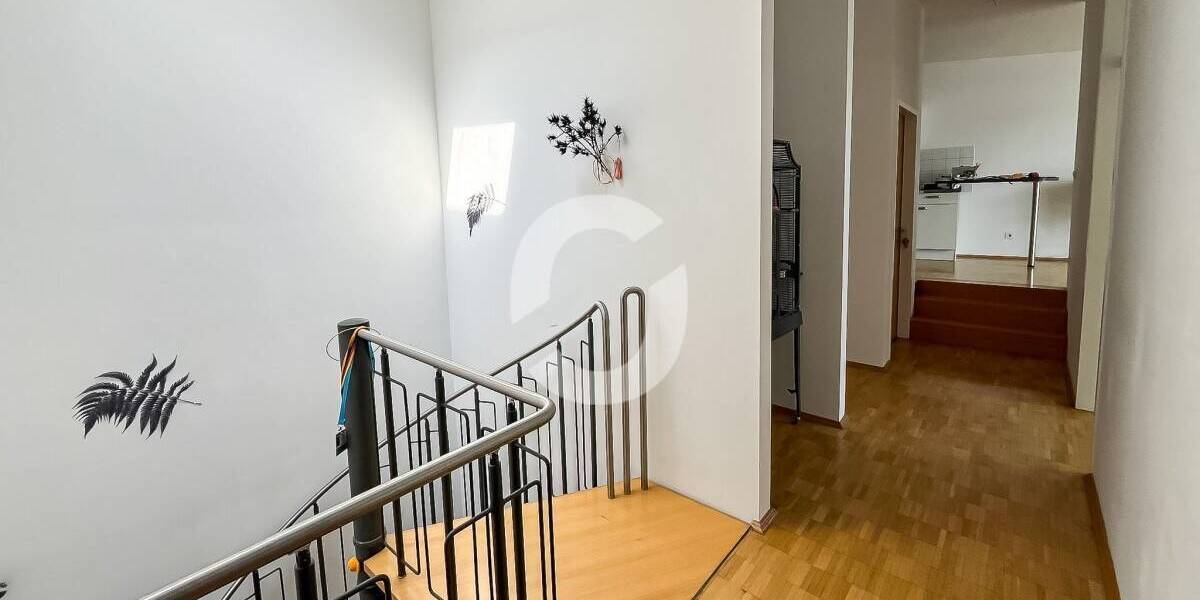 Etagenwohnung Stuttgart Mitte - 2 Zimmer, 91 m&sup2;, 1.400&euro; | Angebot:25700249