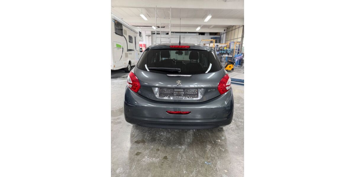 Peugeot 208 45.800 km 7.900 &euro; Reutlingen 72760