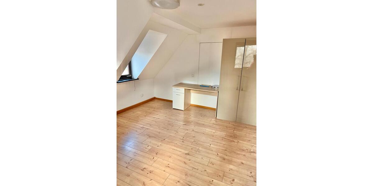 Dachgeschoßwohnung Nürtingen - 3.5 Zimmer, 60 m&sup2;, 165.000&euro; | Angebot:25791433