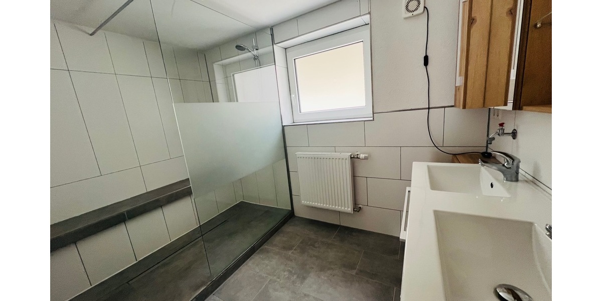 Teilsaniertes Einfamilien-Mehrgenerationenhaus mit Terrasse, Garage und zusätzlichem Waldgrundstück - Einfamilienhaus Horb am Neckar | Angebot:26019766