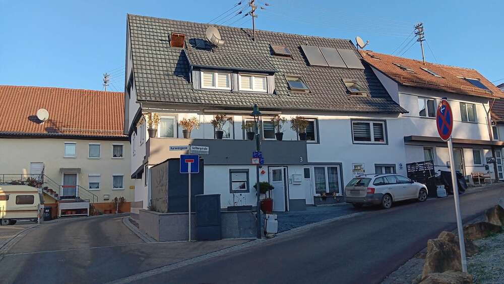 Einfamilienhaus Eningen - 7 Zimmer, 250 m&sup2;, 460.000&euro; | Angebot:24700338