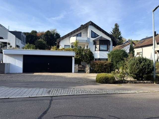 Einfamilienhaus Nürtingen - 8 Zimmer, 300 m&sup2;, 975.000&euro; | Angebot:27469313