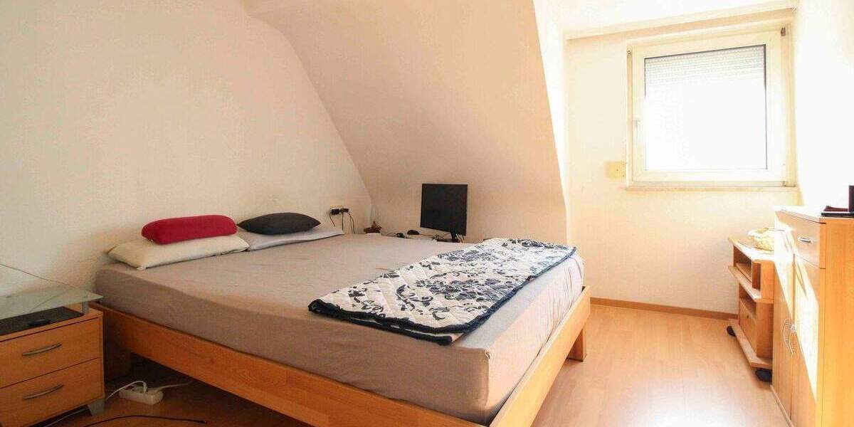 Mehrfamilienhaus, Wohnhaus Stuttgart Heumaden - 9 Zimmer, 154 m&sup2;, 398.000&euro; | Angebot:25718008