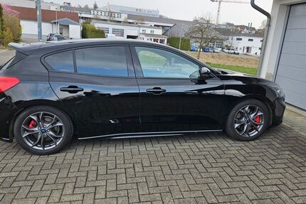 Ford Focus 47.000 km 22.900 &euro; Gomaringen 72810