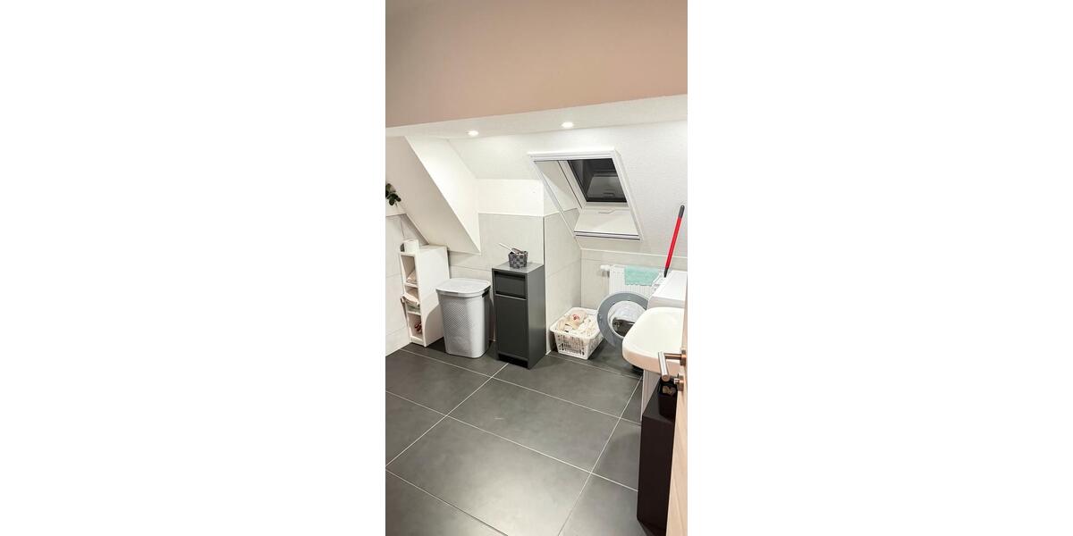 Dachgeschoßwohnung Rottenburg am Neckar - 3 Zimmer, 73 m&sup2;, 700&euro; | Angebot:25483448