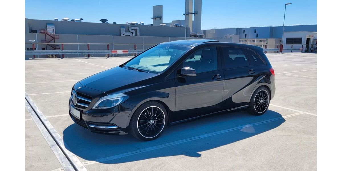 Mercedes-Benz B 180 86.500 km 12.890 &euro; Sindelfingen 71069