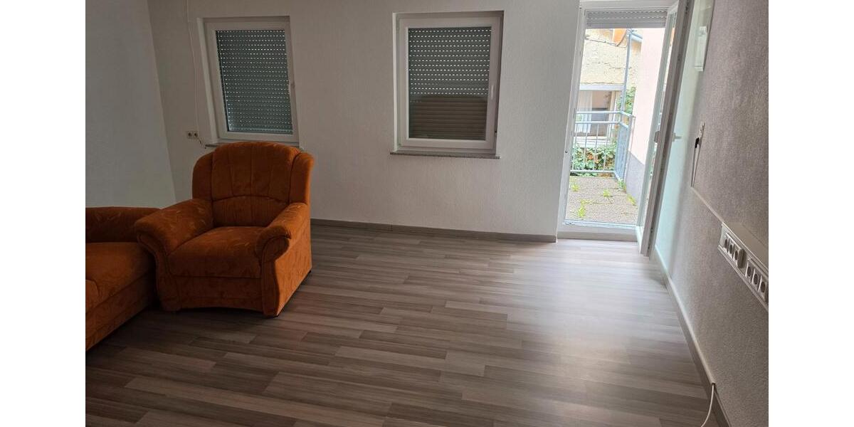 Etagenwohnung Metzingen - 1 Zimmer, 100 m&sup2;, 1.000&euro; | Angebot:26279711
