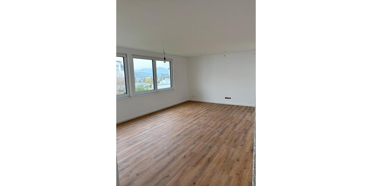 Erdgeschoßwohnung Mössingen - 4.5 Zimmer, 150 m&sup2;, 1.800&euro; | Angebot:26200102