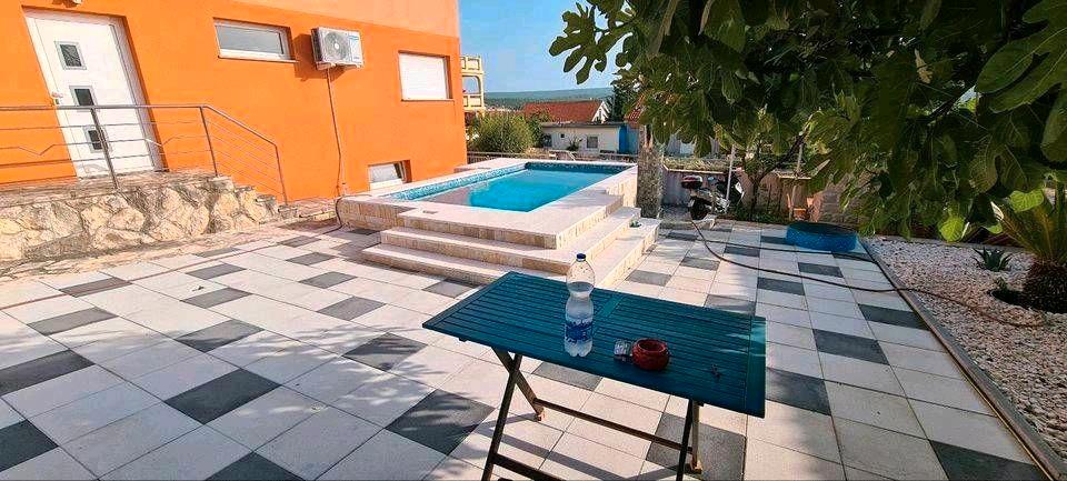Einfamilienhaus Althengstett - 7 Zimmer, 220 m&sup2;, 420.000&euro; | Angebot:26835611