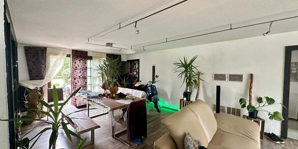 Mehrfamilienhaus, Wohnhaus Ostelsheim - 8 Zimmer, 300 m&sup2;, 1.000.000&euro; | Angebot:25674461