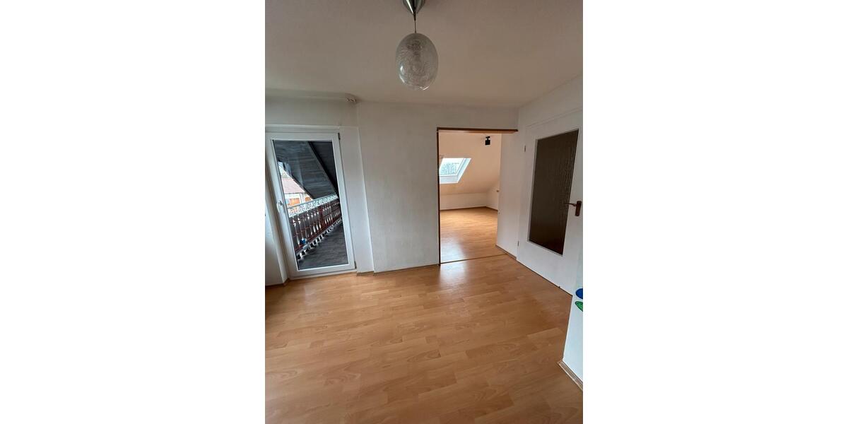 Dachgeschoßwohnung Bisingen - 4 Zimmer, 90 m&sup2;, 1.100&euro; | Angebot:25612096