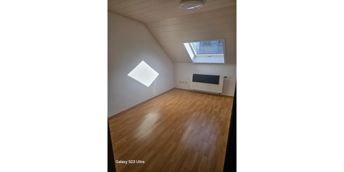 Dachgeschoßwohnung Gärtringen - 3 Zimmer, 70 m&sup2;, 1.250&euro; | Angebot:25342628