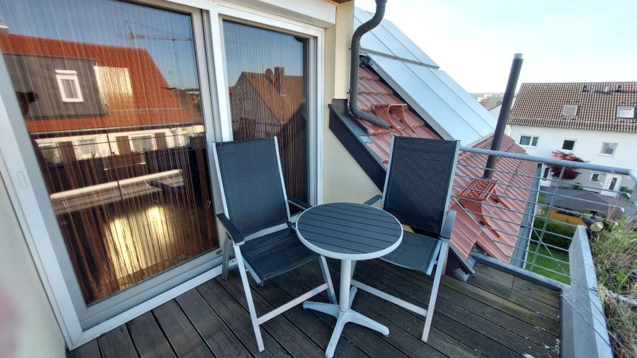 Aussicht, Sonne & Komfort: 2½‑Zi. DG‑Wohnung in gehobener Ausstattung - Wallbox‑Vorbereitung - Dachgeschoßwohnung Schönaich | Angebot:26945980