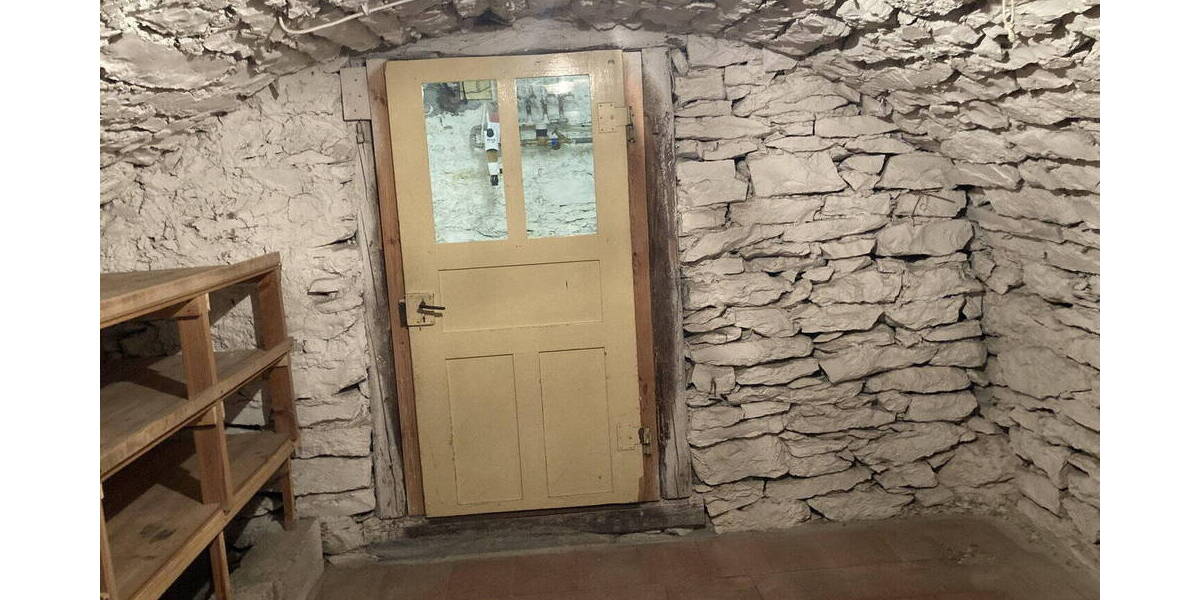 Mehrfamilienhaus, Wohnhaus Erkenbrechtsweiler - 7 Zimmer, 195 m&sup2;, 447.000&euro; | Angebot:26034280