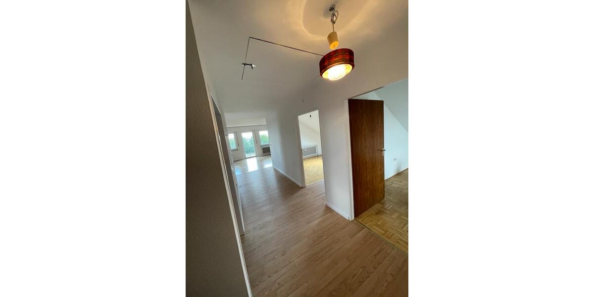 Dachgeschoßwohnung Bondorf - 3 Zimmer, 75 m&sup2;, 1.300&euro; | Angebot:25977732