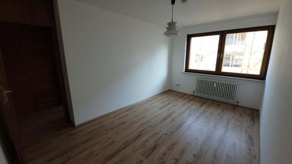 Etagenwohnung Sindelfingen - 3.5 Zimmer, 80 m&sup2;, 379.000&euro; | Angebot:26057048