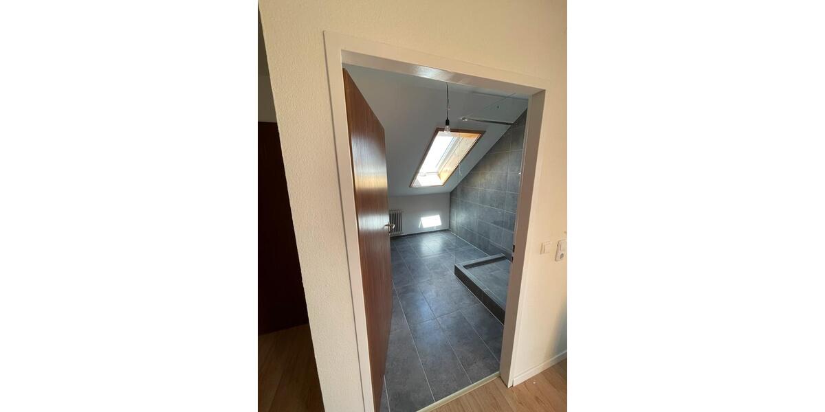 Dachgeschoßwohnung Bondorf - 3 Zimmer, 75 m&sup2;, 1.300&euro; | Angebot:25977732