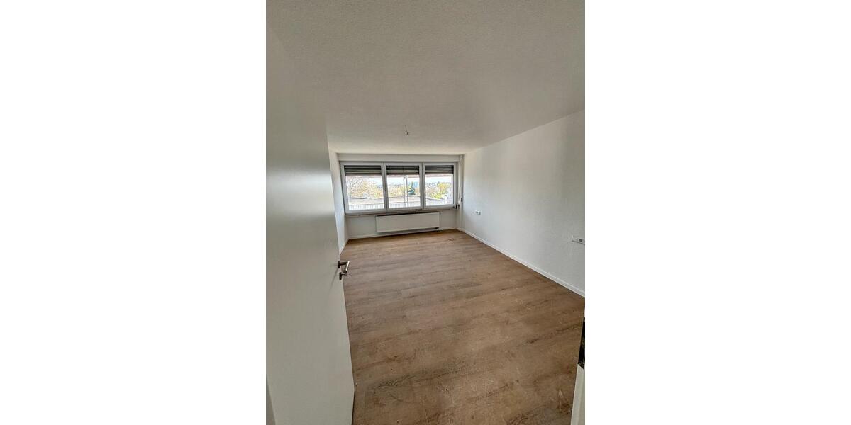 Etagenwohnung Neckartenzlingen - 3 Zimmer, 109 m&sup2;, 1.400&euro; | Angebot:26607093