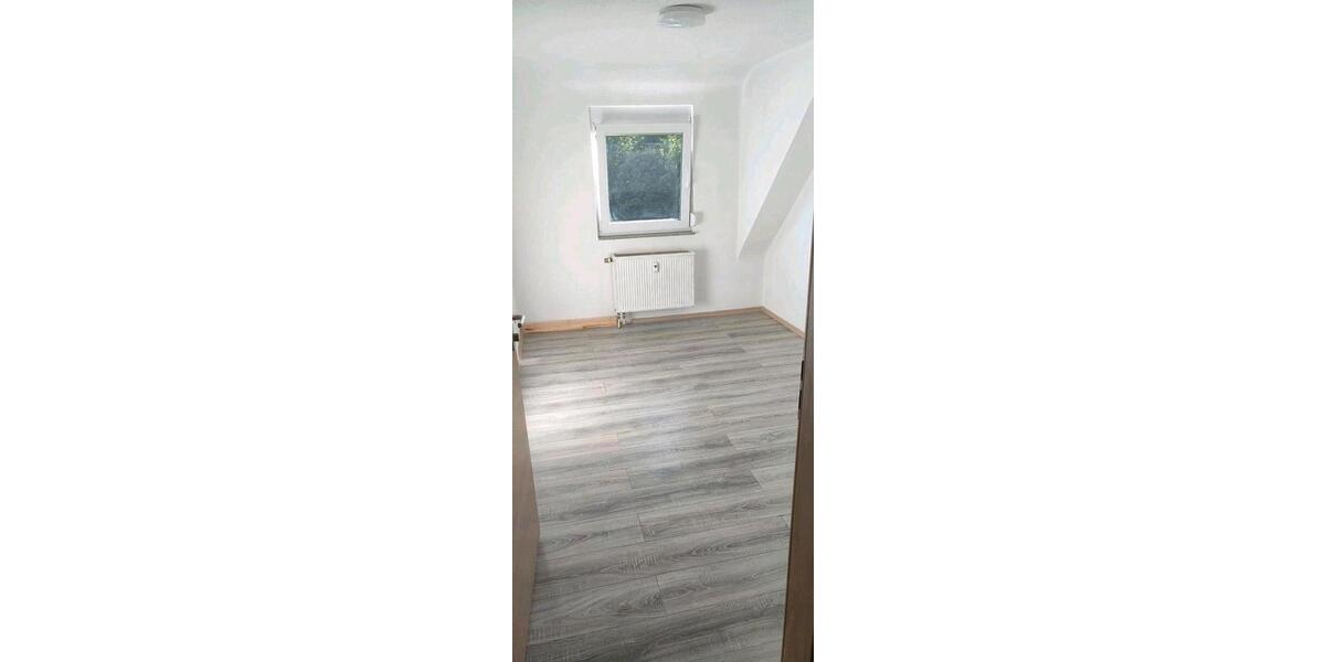 Etagenwohnung Ebhausen - 7 Zimmer, 120 m&sup2;, 1.400&euro; | Angebot:26481755