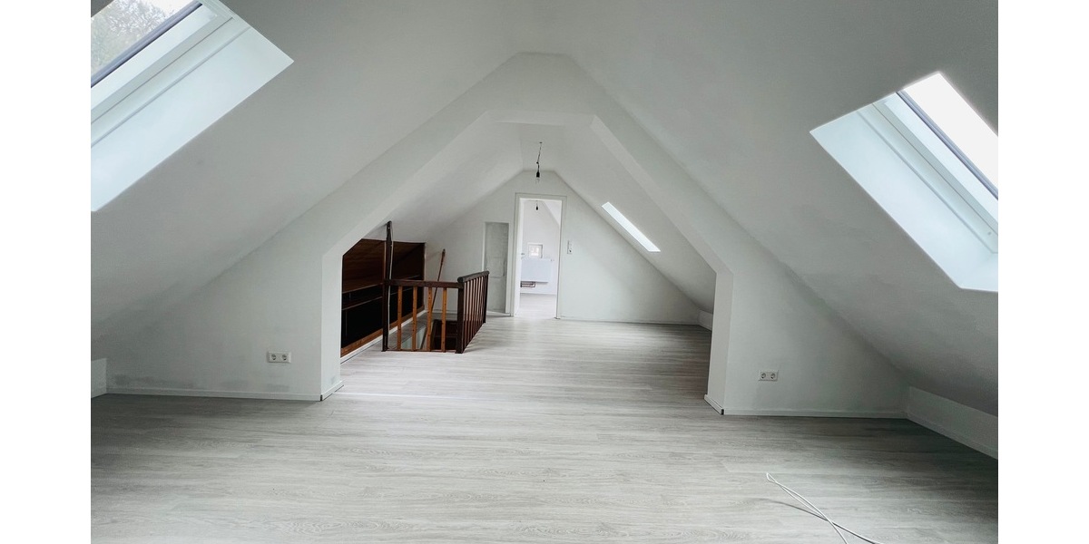 Teilsaniertes Einfamilien-Mehrgenerationenhaus mit Terrasse, Garage und zusätzlichem Waldgrundstück - Einfamilienhaus Horb am Neckar | Angebot:26019766