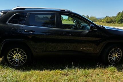 Jeep Cherokee 192.000 km 9.800 &euro; Mössingen 72116