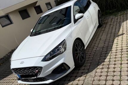 Ford Focus 47.000 km 24.800 &euro; Rottenburg am Neckar 72108