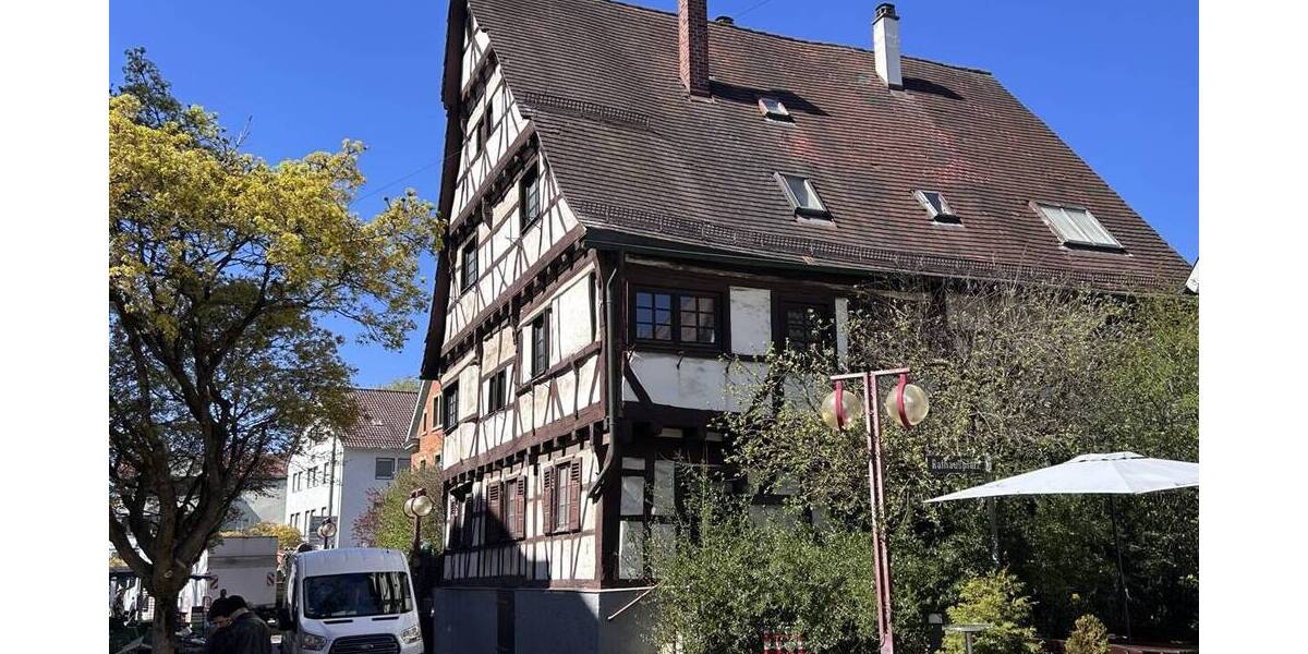 Mehrfamilienhaus, Wohnhaus Stuttgart / Vaihingen Vaihingen - 9 Zimmer, 362 m&sup2;, 490.000&euro; | Angebot:26419022