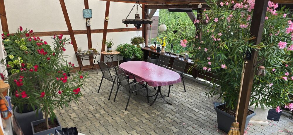 Gepflegte Doppelhaushälfte als 2-Familienhaus mit großem Garten & Weitblick - Einfamilienhaus Bad Urach | Angebot:27500597