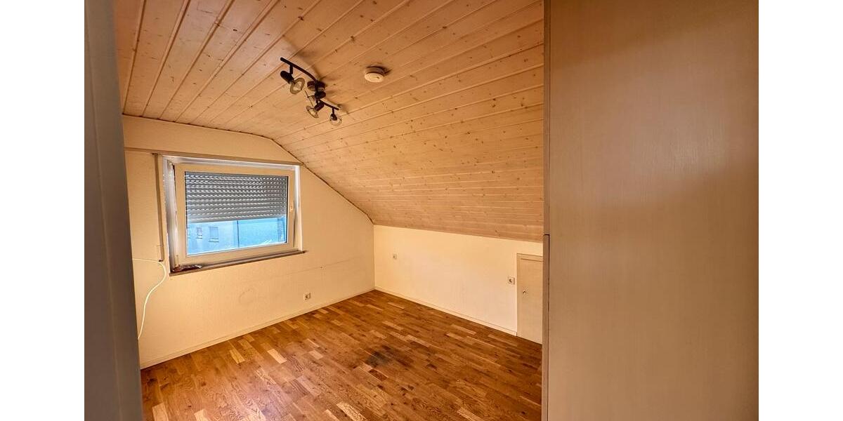 Dachgeschoßwohnung Stuttgart Sillenbuch - 2.5 Zimmer, 58 m&sup2;, 239.000&euro; | Angebot:24357014