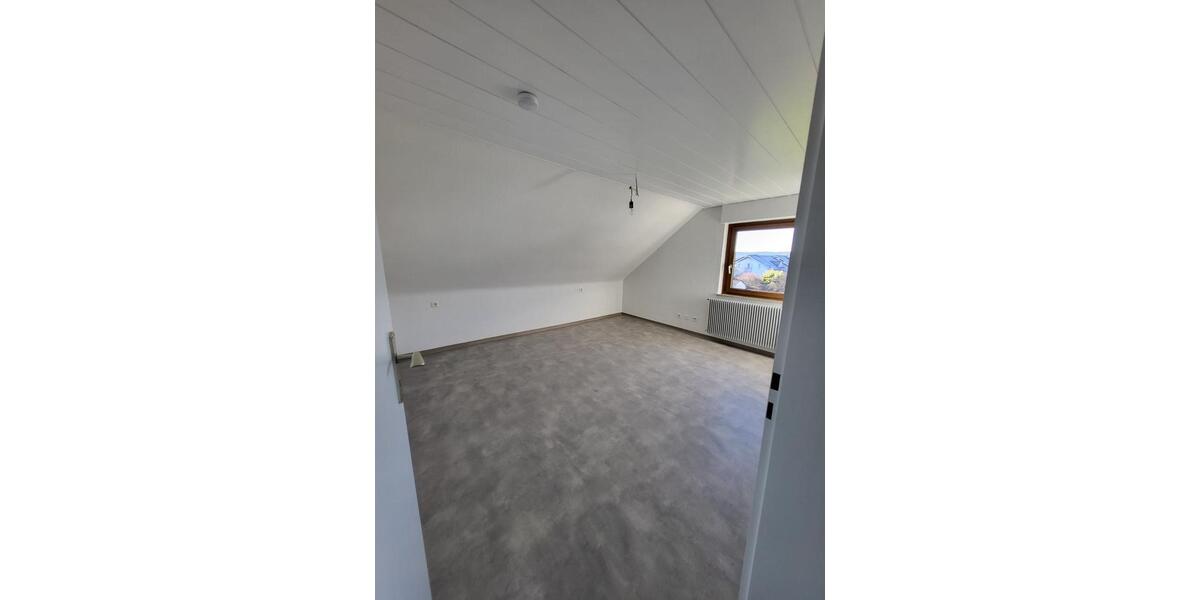 Einfamilienhaus Nagold - 8 Zimmer, 140 m&sup2;, 1.300&euro; | Angebot:25843300