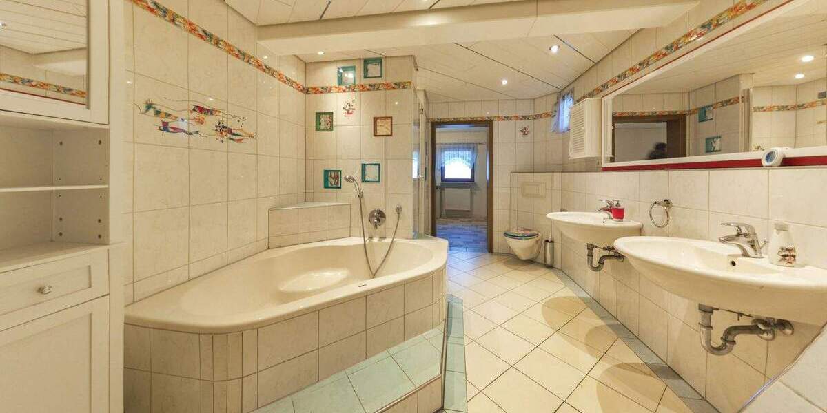 Einfamilienhaus Dettingen an der Erms - 8 Zimmer, 218 m&sup2;, 415.000&euro; | Angebot:25801626