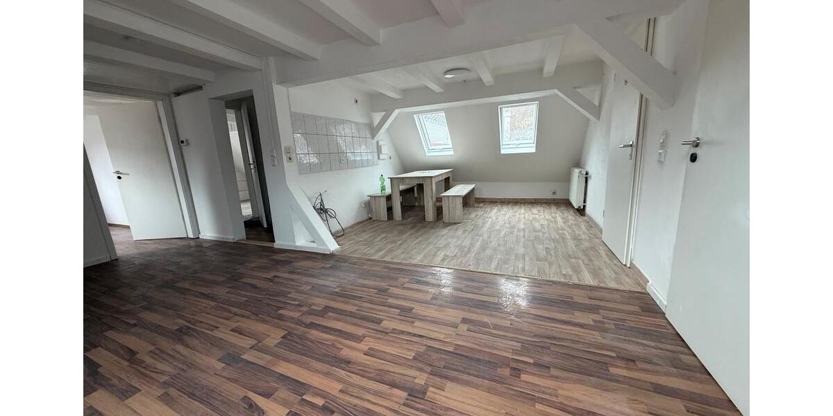 Dachgeschoßwohnung Lichtenstein - 4 Zimmer, 9 m&sup2;, 970&euro; | Angebot:26267575
