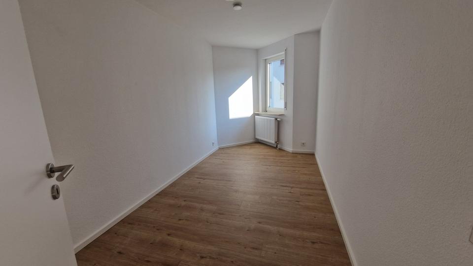 Hochparterre Metzingen - 3 Zimmer, 78 m&sup2;, 1.300&euro; | Angebot:25844597