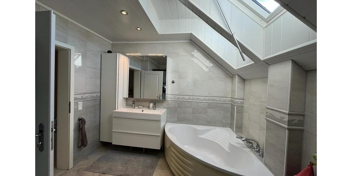 Doppelhaushälfte Ebhausen - 6 Zimmer, 220 m&sup2;, 649.000&euro; | Angebot:26013885