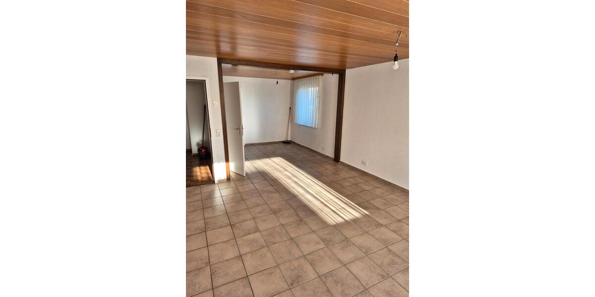 Erdgeschoßwohnung Schönaich - 4.5 Zimmer, 100 m&sup2;, 1.250&euro; | Angebot:25402483