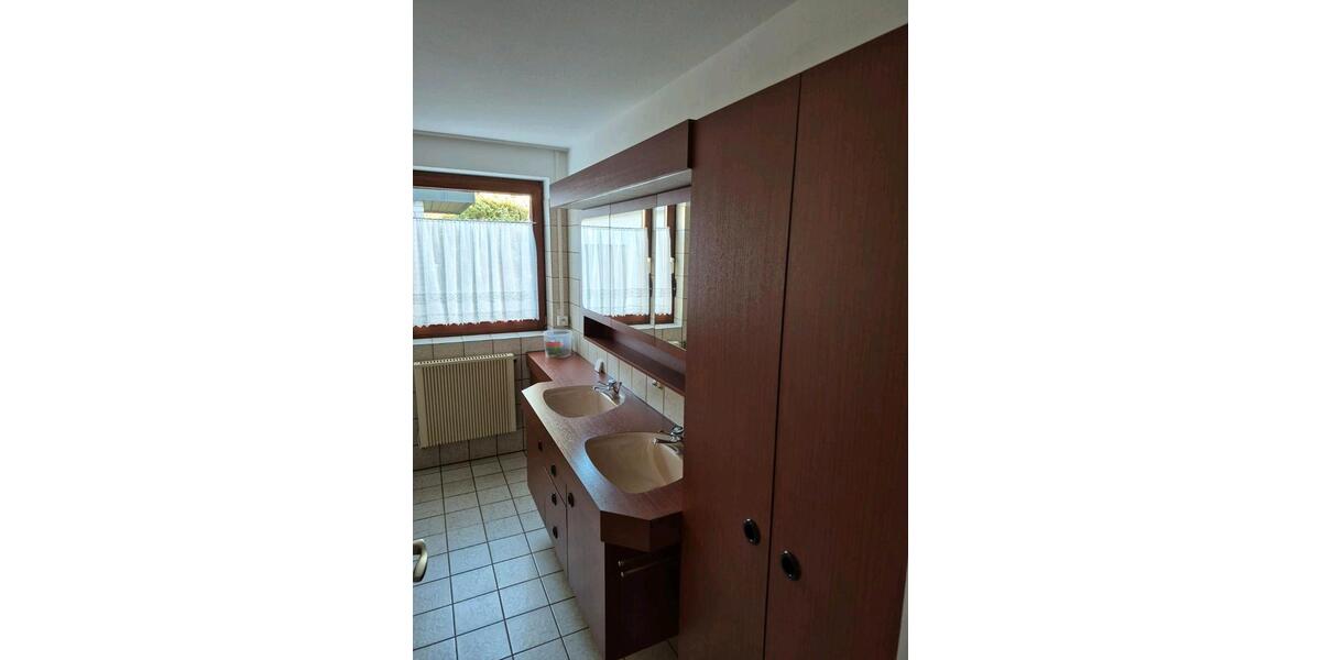 Erdgeschoßwohnung Schönaich - 4.5 Zimmer, 100 m&sup2;, 1.250&euro; | Angebot:25402483