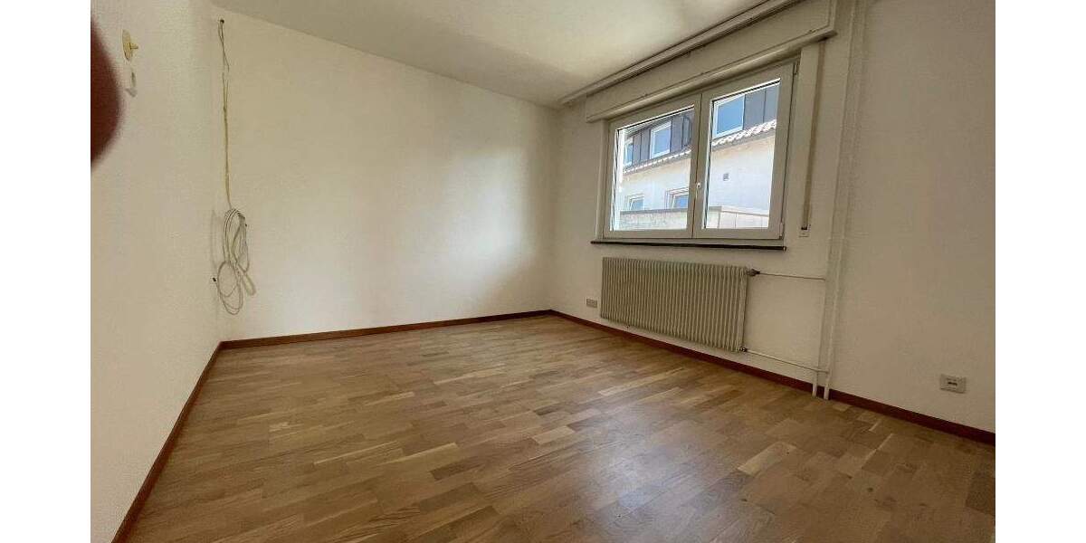 Doppelhaushälfte Renningen - 7 Zimmer, 155 m&sup2;, 2.200&euro; | Angebot:25898274