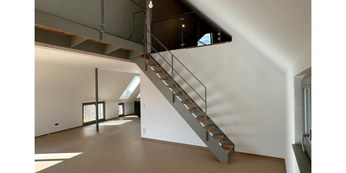 Dachgeschoßwohnung Rottenburg am Neckar - 2.5 Zimmer, 103 m&sup2;, 1.725&euro; | Angebot:25168059