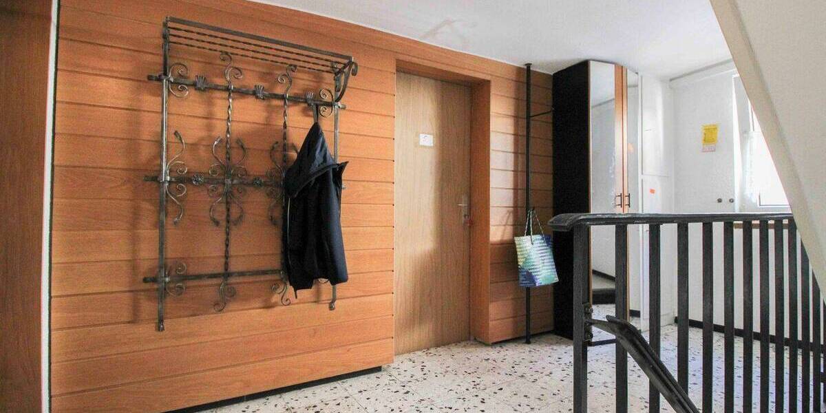 Mehrfamilienhaus, Wohnhaus Stuttgart Heumaden - 9 Zimmer, 154 m&sup2;, 398.000&euro; | Angebot:26037407