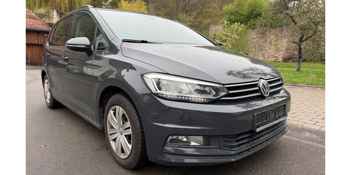 VW Touran 234.000 km 8.999 &euro; Tübingen 72074