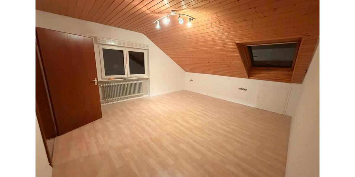 Dachgeschoßwohnung Renningen - 2 Zimmer, 40 m&sup2;, 850&euro; | Angebot:25892333