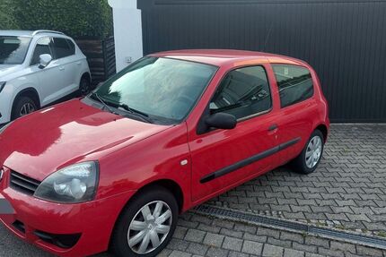 Renault Clio 81.000 km 2.390 &euro; Stuttgart 70619