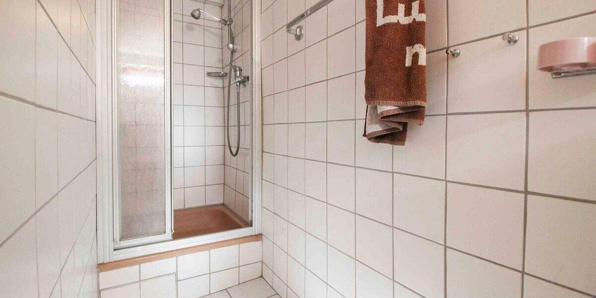 Mehrfamilienhaus, Wohnhaus Stuttgart Heumaden - 9 Zimmer, 398.000&euro; | Angebot:25650594