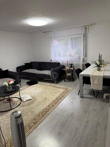 KAPITALANLAGE - 5 VERMIETETE EINHEITEN - Mehrfamilienhaus, Wohnhaus Dettingen an der Erms | Angebot:27527726